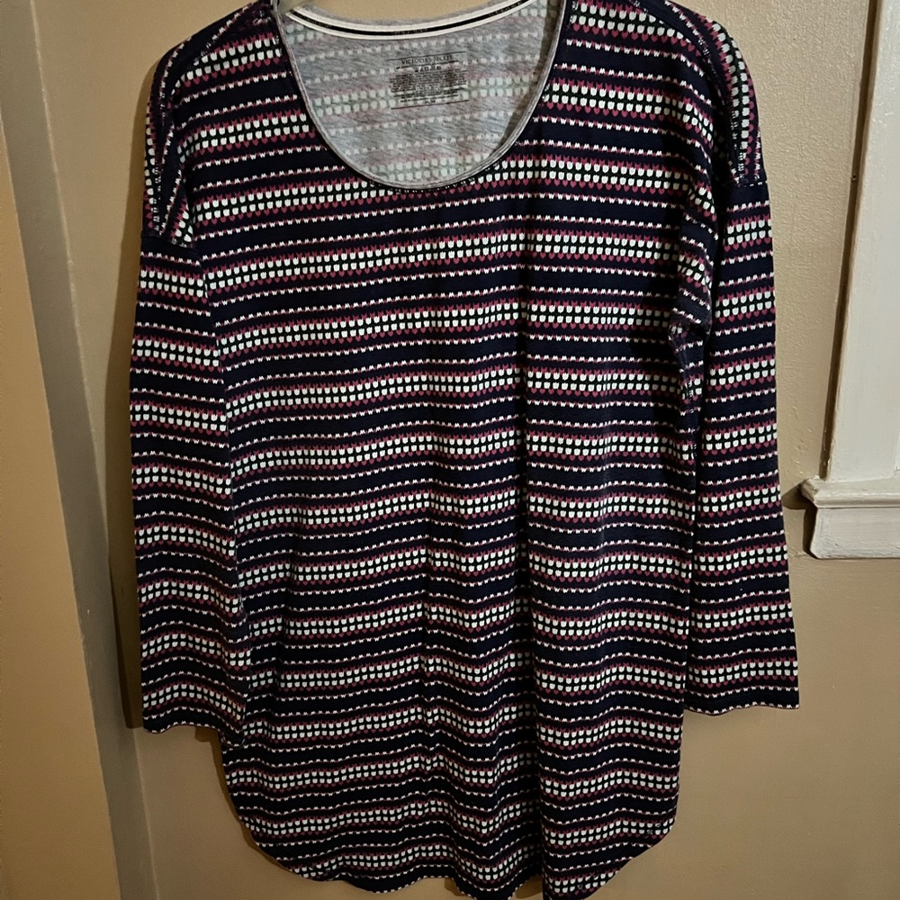 Victoria secert shirt size medium